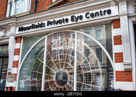 London, Großbritannien - 4. Mai 2022:Moorfields Private Eye Centre in London Stockfoto