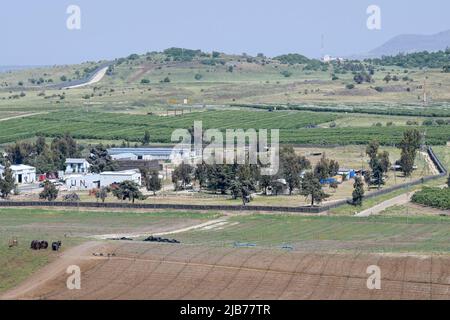 ISRAEL, Golanhöhen, Pufferzone und Grenze zu Syrien, ehemaliges syrisches Territorium besetzt von Israel während des Sechstagekrieges und Jom Kippur Krieges, UN Mission UNDOF post / ISRAEL, Golanhöhen, Grenze und Pufferzone zwischen Israel und Syrien, das Gebiet wurde im Sechstagekrieg 1967 von Israel besetzt und 1981 annektiert, Stützpunkt der UN Friedenstruppe UNDOF Stockfoto