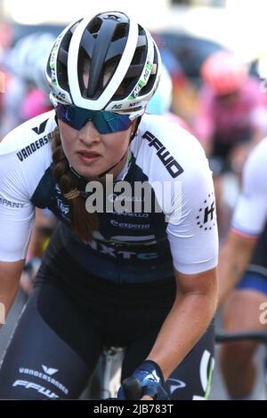 Ilse Pluimers aus den Niederlanden von Team AG Insurance NXTG im RideLondon Classique 2022 Stockfoto