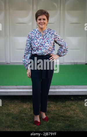 Hay-on-Wye, Wales, Großbritannien. 3.. Juni 2022. Nicola Sturgeon Portrait beim Hay Festival 2022, Wales. Quelle: Sam Hardwick/Alamy. Stockfoto