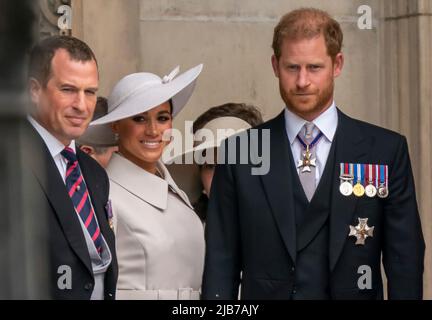 Prinz Harry , Meghan die Gräfin von Sussex, Peter Phillips, nimmt an einem Erntedankfest zum Platin-Jubiläum der Königin in der St. Pauls Cathedral Teil Stockfoto