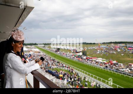 Ein allgemeiner Blick auf die Derby Suites am Ladies Day während des Cazoo Derby Festival 2022 auf der Epsom Racecourse, Surrey. Bilddatum: Freitag, 3. Juni 2022. Stockfoto