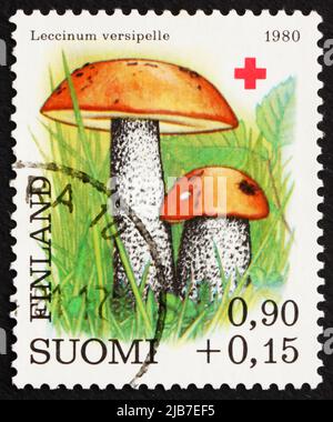 FINNLAND - UM 1977: Auf einer in Finnland gedruckten Briefmarke ist der orangene Boletus, Pilz, um 1977 zu sehen Stockfoto