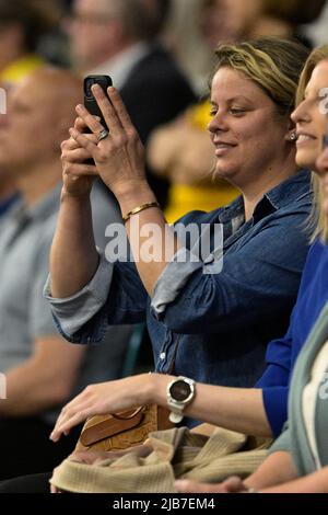 Kim Clijsters nimmt am Freitag, 03. Juni 2022, an einem Basketballspiel zwischen Kangoeroes Basket Mechelen (Belgien) und Donar Groningen (Niederlande) in Mechelen Teil, dem Rückspiel im Viertelfinale der Basketball-Meisterschaft der ersten Liga der BNXT. BELGA FOTO JOHAN EYCKENS Kredit: Belga Nachrichtenagentur/Alamy Live News Stockfoto