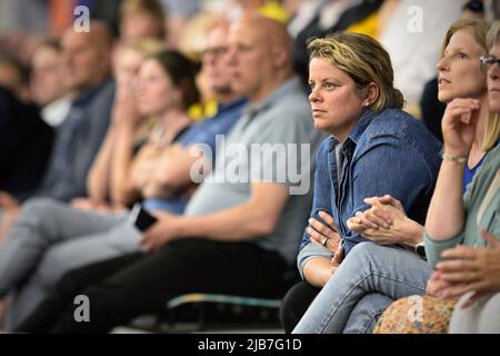 Kim Clijsters nimmt am Freitag, 03. Juni 2022, an einem Basketballspiel zwischen Kangoeroes Basket Mechelen (Belgien) und Donar Groningen (Niederlande) in Mechelen Teil, dem Rückspiel im Viertelfinale der Basketball-Meisterschaft der ersten Liga der BNXT. BELGA FOTO JOHAN EYCKENS Kredit: Belga Nachrichtenagentur/Alamy Live News Stockfoto