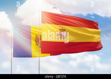 Sonniger blauer Himmel und Flaggen von spanien und moldawien Stockfoto