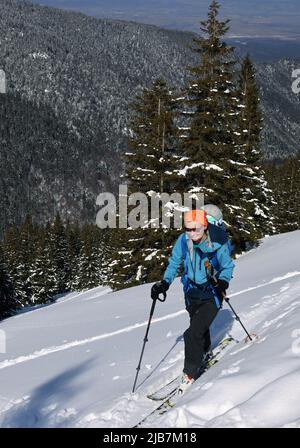 Skitouren in den Siebenbürgischen Alpen, Fagaras-Bergen, Rumänien, Europa Stockfoto