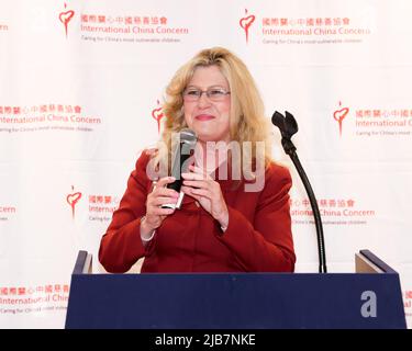 Yorba Linda, Kalifornien, USA. 1.. Juni 2022. Robin E. Dunn, Executive Director von American Friends of the International China Concern, spricht anlässlich der Internationalen China Concern (ICC) Pressekonferenz zu Ehren des Internationalen Kindertages in der Richard Nixon Bibliothek und im Museum in Yorba Linda, Kalifornien. Kredit: Sheri Determan Stockfoto