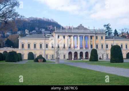 Como, Italien, November 2021 luxuriöse Villa Olmo in der Provinz Como, Italien, Lombardei am Ufer des Comer Sees. Stockfoto
