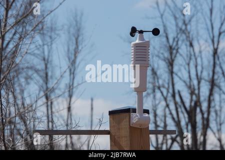 Ein Instrument des Wetterprognosers zur Messung der windgeschwindigkeit in der Umwelt Stockfoto