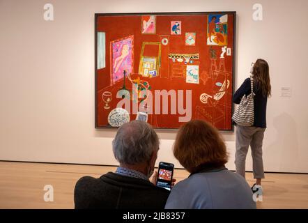 „Matisse: The Red Studio“ ist eine besondere Ausstellung im Museum of Modern Art in New York City, USA 2022 Stockfoto