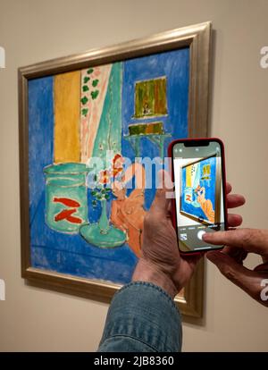 „Matisse: The Red Studio“ ist eine besondere Ausstellung im Museum of Modern Art in New York City, USA 2022 Stockfoto