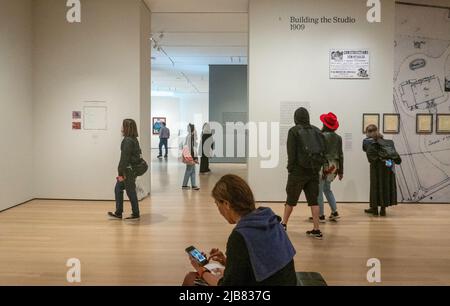 „Matisse: The Red Studio“ ist eine besondere Ausstellung im Museum of Modern Art in New York City, USA 2022 Stockfoto