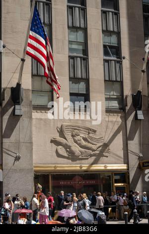 1270 Avenue of the Americas ist Teil des Art-Deco-Komplexes des Rockefeller Center in New York City, USA 2022 Stockfoto