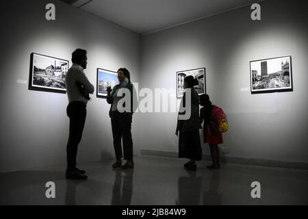 Kalkutta, Indien. 03.. Juni 2022. Eine Ausstellung der italienischen Fotografin Gabriele Basilico (1944 - 2013), Das aus 21 monochromen und farbigen Dokumentationen besteht, die auf der Transformation der urbanen zeitgenössischen Landschaften der Welt basieren, zeigt die Form und Identität von Städten und Metropolen vom 3.. Bis 19.. Juni 2022 in Kalkutta und zum 2.. Mal in Indien. (Foto von Biswarup Ganguly/Pacific Press) Quelle: Pacific Press Media Production Corp./Alamy Live News Stockfoto