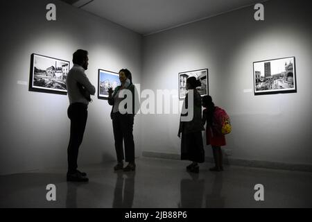 Kalkutta, Westbengalen, Indien. 3.. Juni 2022. Eine Ausstellung der italienischen Fotografin Gabriele Basilico (1944 ''“ 2013), Das aus 21 monochromen und farbigen Dokumentationen besteht, die auf der Transformation der urbanen zeitgenössischen Landschaften der Welt basieren, zeigt die Form und Identität von Städten und Metropolen vom 3.. Bis 19.. Juni 2022 in Kalkutta und zum 2.. Mal in Indien. (Bild: © Biswarup Ganguly/Pacific Press via ZUMA Press Wire) Bild: ZUMA Press, Inc./Alamy Live News Stockfoto