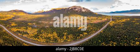 Atemberaubende Herbstlandschaft im Norden Kanadas, Yukon Territory. Stockfoto