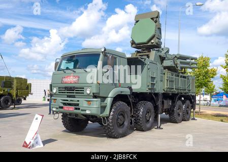 REGION MOSKAU, RUSSLAND - 25. AUGUST 2020: Russische selbstfahrende Flak- und Geschützanlage 'Pantsir-S' ist Ausstellung des militärisch-technischen Stockfoto