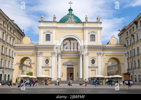 SANKT PETERSBURG, RUSSLAND - 23. MAI 2022: Kirche der heiligen Katharina von Alexandria auf der Newski-Prospekt am Mainachmittag Stockfoto