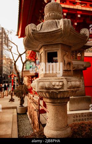 Laterne am Kanda myojin-Schrein in Tokio Stockfoto