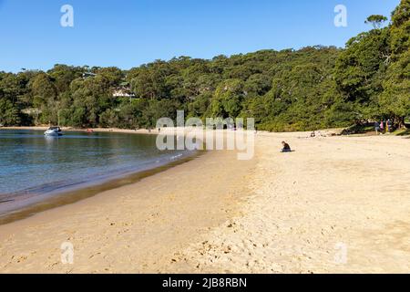 Balmoral Beach in der Gegend von Mosman in Sydney an einem sonnigen Wintertag, Sydney, NSW, Australien Stockfoto