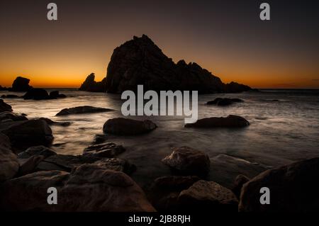 Sugarloaf Rock im Leeuwin-Naturaliste National Park in einem warmen Abendlicht. Stockfoto