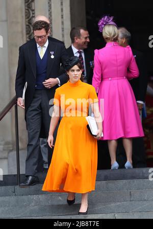 London, UK 3. June, 2022 : Prinzessin Eugenie verlässt einen Dankesdienst für ihre Königliche Hoheit Elisabeth II., um ihr Platin-Jubiläum in der St. Paul's Cathedral in London zu feiern. Quelle: James Boardman/Alamy Live News Stockfoto