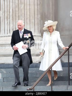 London, UK 3. June, 2022 : Charles, Prince of Wales und Camilla, Herzogin von Cornwall nehmen an einem Dankesdienst für ihre Königliche Hoheit Queen Elizabeth II. Teil, um ihr Platin-Jubiläum in der St. Paul's Cathedral in London zu feiern. Quelle: James Boardman/Alamy Live News Stockfoto