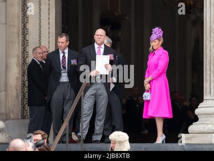London uk 3. june 2022 Zara Tindall , Mike Tindall Erntedankgottesdienst für das Platin-Jubiläum von Königin Elizabeth II Stockfoto