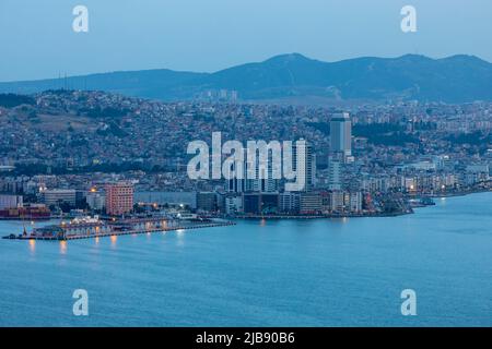 Kordon, Alsancak, Izmir City. Schöne Aussicht auf Izmir, Türkei. Stockfoto