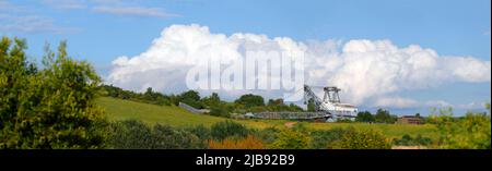 Eine erhaltene Bucyrus Erie 1150 Walking Dragline, die auf dem ehemaligen Tagebaukohlengelände von St. Aidan, das jetzt RSPB St Aidan's Nature Park ist, erhalten bleibt Stockfoto