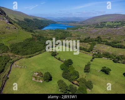 Luftaufnahme des Lough Inchiquin vom Gleninchaquin Park in der Grafschaft Kerry, Irland Stockfoto