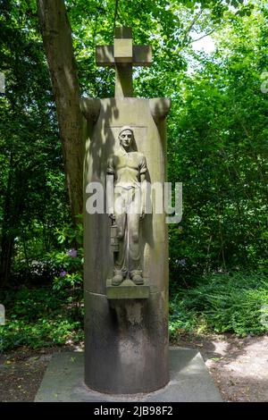 Rotthauser Friedhof in Gelsenkirchen, Gedenkstätte und Begräbnisstätte der Opfer des Bergbauunfalls von 23.08.1943 an der Kolonie Dahlbusch, mit 3 Stockfoto