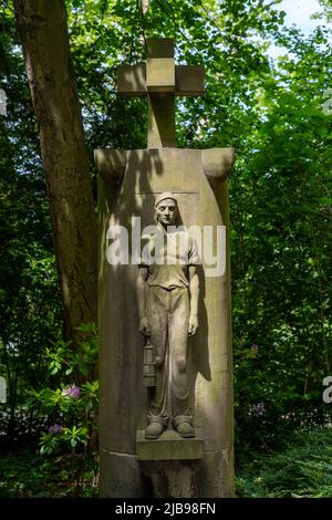 Rotthauser Friedhof in Gelsenkirchen, Gedenkstätte und Begräbnisstätte der Opfer des Bergbauunfalls von 23.08.1943 an der Kolonie Dahlbusch, mit 3 Stockfoto