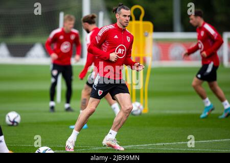 Hensol, Großbritannien. 04.. Juni 2022. Gareth Bale aus Wales in der Ausbildung. Wales MD1 Training Session im Wale Resort am 4.. Juni 2022 vor dem FIFA World Cup Play Off Finale 2022 gegen die Ukraine. Quelle: Lewis Mitchell/Alamy Live News Stockfoto