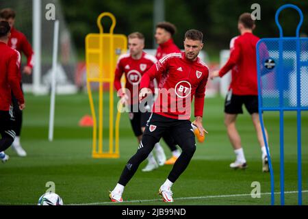 Hensol, Großbritannien. 04.. Juni 2022. Aaron Ramsey aus Wales im Training. Wales MD1 Training Session im Wale Resort am 4.. Juni 2022 vor dem FIFA World Cup Play Off Finale 2022 gegen die Ukraine. Quelle: Lewis Mitchell/Alamy Live News Stockfoto