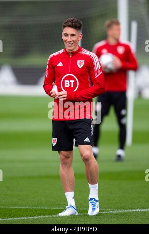 Hensol, Großbritannien. 04.. Juni 2022. Harry Wilson aus Wales im Training. Wales MD1 Training Session im Wale Resort am 4.. Juni 2022 vor dem FIFA World Cup Play Off Finale 2022 gegen die Ukraine. Quelle: Lewis Mitchell/Alamy Live News Stockfoto