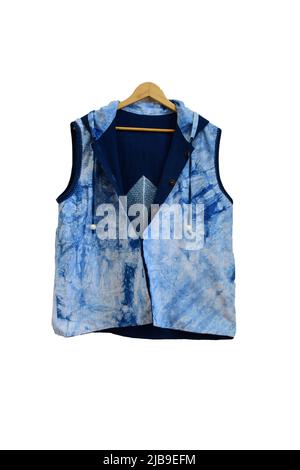 Schöne Baumwolle Leinen Jacke Kapuze lässige Mode mit Indigo-Kleidung und handgemachte Krawatte Farbstoff für Show zum Verkauf online Social im Studio-Shop in Bangbuath Stockfoto