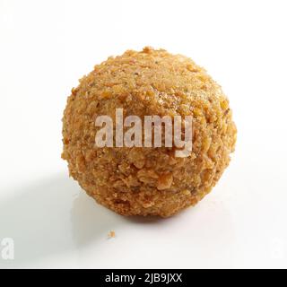 Gebratener Falafel-Ball auf weißem Hintergrund Stockfoto