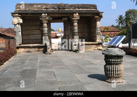 Schöner Basadi Halli Jain Vijaya Adinatha Tempel, in der Nähe von Hoysaleswara Tempel, Halebidu, Hassan, Karnataka, Indien Stockfoto