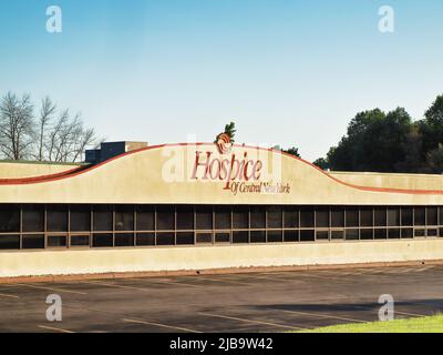 Liverpool, New York, USA. 4. Juni 2022. Außen- und Vordereingang zum Hospiz im Zentrum von New York in Liverpool, New York Stockfoto