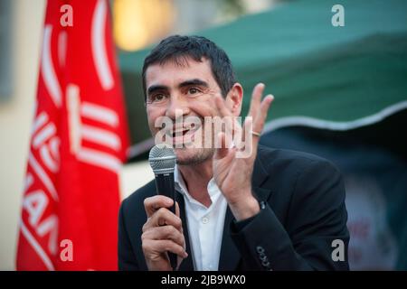 03/06/2022- Italien, Lombardei, Crema, Nicola Fratoianni Sekretär der Partei Sinistra Italiana, zur Unterstützung des Bürgermeisterkandidaten Stockfoto