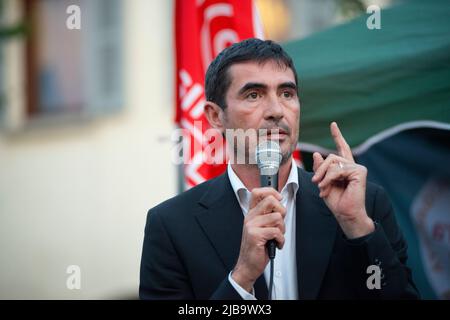 03/06/2022- Italien, Lombardei, Crema, Nicola Fratoianni Sekretär der Partei Sinistra Italiana, zur Unterstützung des Bürgermeisterkandidaten Stockfoto