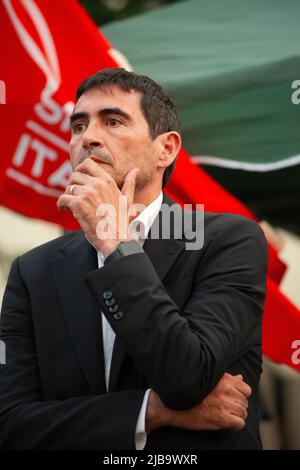 03/06/2022- Italien, Lombardei, Crema, Nicola Fratoianni Sekretär der Partei Sinistra Italiana, zur Unterstützung des Bürgermeisterkandidaten Stockfoto