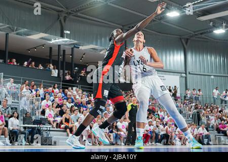 Lyon, Frankreich. 04.. Juni 2022. Helena Ciak (16 Lyon) während des LFB Play-offs letzten dritten Spiels zwischen Lyon und Bourges in der Mado Bonnet Arena in Lyon, Frankreich. Lyubomir Domozetski/SPP Credit: SPP Sport Press Photo. /Alamy Live News Stockfoto