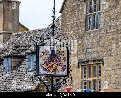 Vintage-Schild für das Lygon Arms im Dorf Broadway, Worcestershire, England Stockfoto