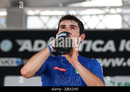 Monfalcone, Italien. 04.. Juni 2022. Christian Scaroni TEAM ITALIEN der Sieger der ersten Etappe beim Adriatica Ionica Race -Tappa 1 Tarvisio/Monfalcone, Street Cycling in Monfalcone, Italien, Juni 04 2022 Credit: Independent Photo Agency/Alamy Live News Stockfoto