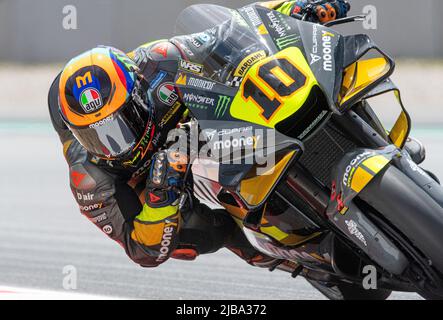 BARCELONA, SPANIEN - 04. JUNI GP ENERGY VON KATALONIEN SAMSTAG-QUALIFYING Luca Marini italienischer Fahrer (10) von Team VR46 während der MotoGP Qualifying Session des GP von Katalonien auf dem Circuit de Barcelona-Catalunya am 04. Juni 2022 in Barcelona, Spanien. Stockfoto