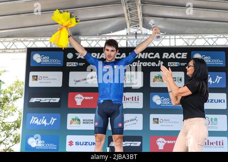 Monfalcone, Monfalcone, Italien, 04. Juni 2022, Christian Scaroni TEAM ITALIEN der Sieger der ersten Etappe beim Adriatica Ionica Race -Tappa 1 Tarvisio/Monfalcone - Street Cycling Stockfoto