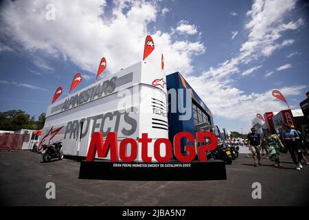 4.. Juni 2022; Circuito de Catalunya, Montmelo, Barcelona, Spanien: Gran Premio Monster Energy de Catalunya, MotoGP von Spanien, Qualifikationssitzungen: Allgemeine Ansicht des MotoGP-Fahrerlagers Stockfoto